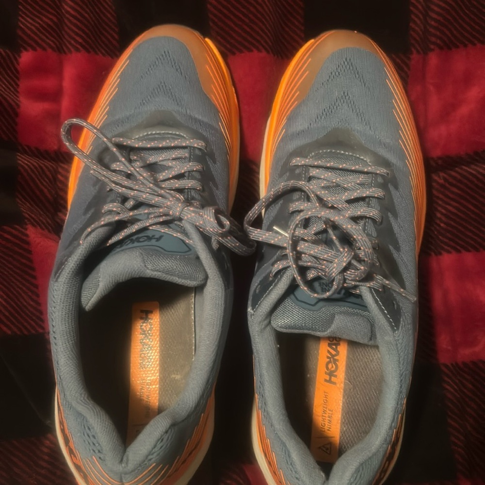 Hoka 12 torrent only worn few times no worn threads on bottoms